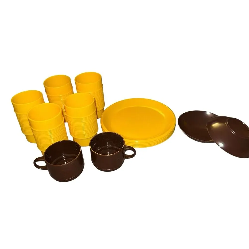 Large Lot Vtg Rubbermaid Yellow Melamine Plates & Cups Brown Bowls And Cups 14pc